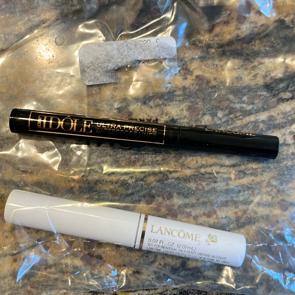 Travel size Idole ultra precise waterproof eyeliner and travel size cils booster